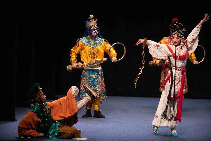 Sichuan Opera with face-changing at Sichuan opera theater