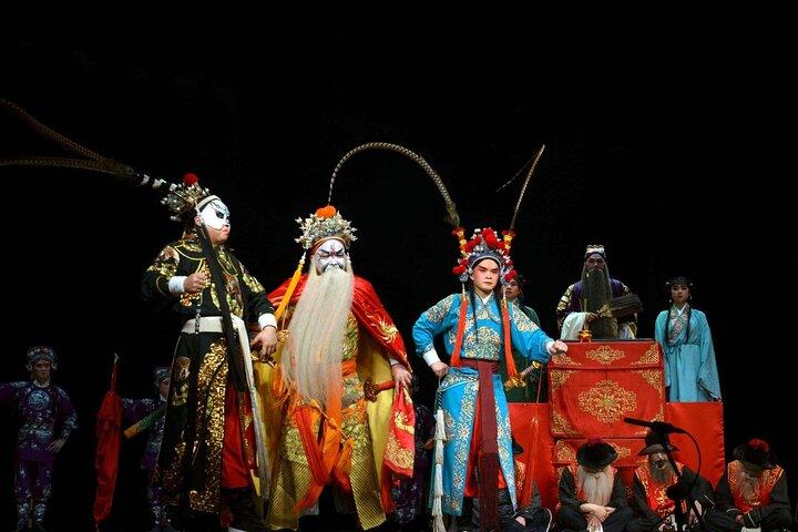Sichuan Opera with face-changing at Sichuan opera theater