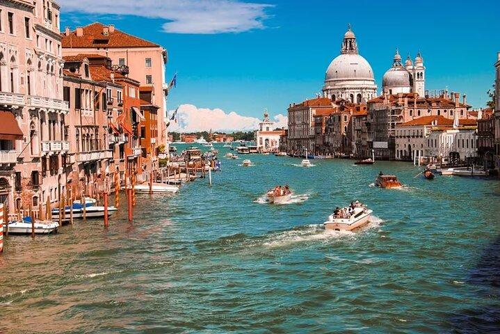 Venice Gondola Night: Romance & Serenade + Ebook Exclusive