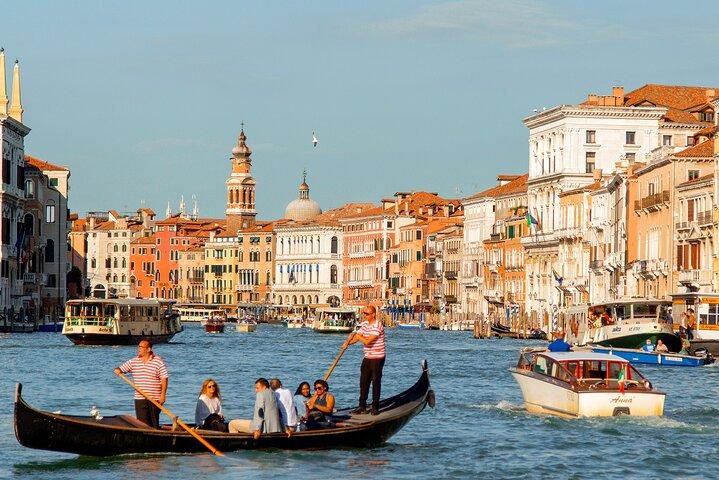 Venice Gondola Night: Romance & Serenade + Ebook Exclusive