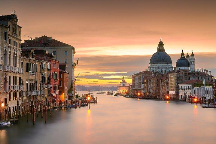Venice Gondola Night: Romance & Serenade + Ebook Exclusive