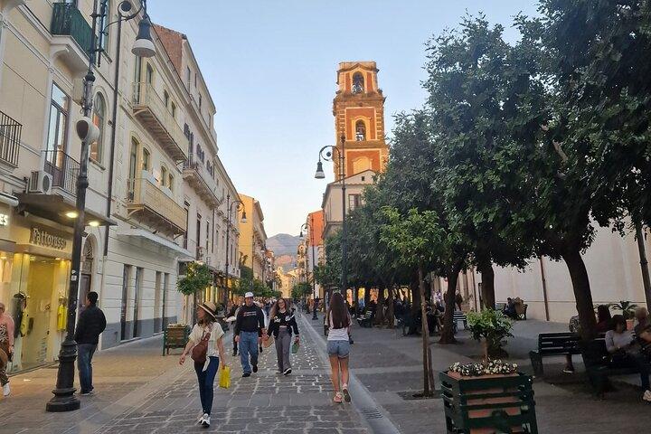 Sunset Stroll: Sorrento food and walking tour!