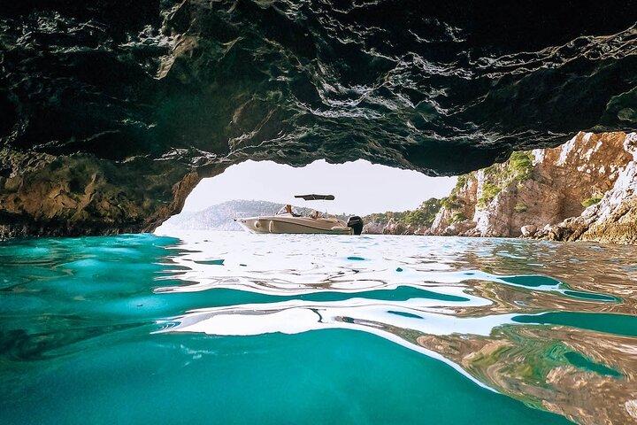 Private Speedboat Tour: Caves Beaches Islands and more