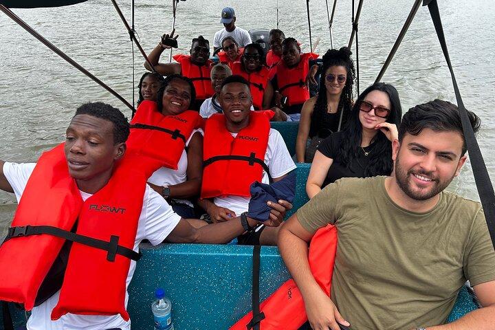 Guided boat tour on the Panama Canal and visit the wildlife
