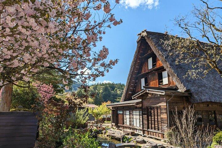 From Kanazawa: Shirakawa-go, Gokayama and Wood Carving Village