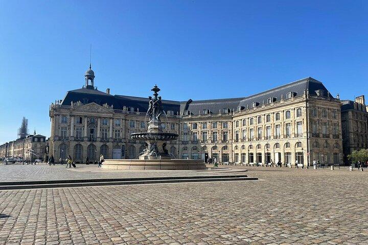 The essential in Bordeaux, private tour with a local