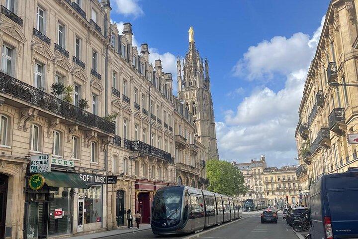 The essential in Bordeaux, private tour with a local