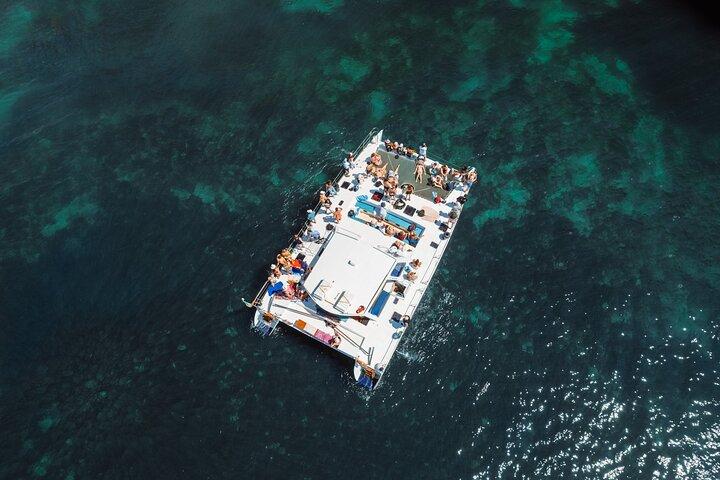 Catamaran Mara Caves, Swim & Food