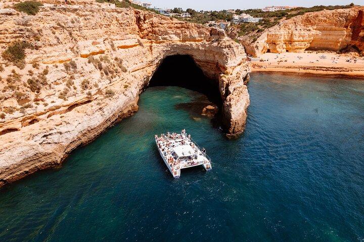 Catamaran Mara Caves, Swim & Food