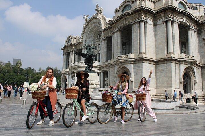 Bike adventure through the Historic Center of Mexico City
