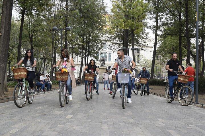 Bike adventure through the Historic Center of Mexico City
