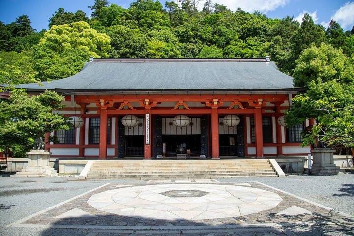 Hiking Tour for Sacred Sites in Kyoto with a Guide