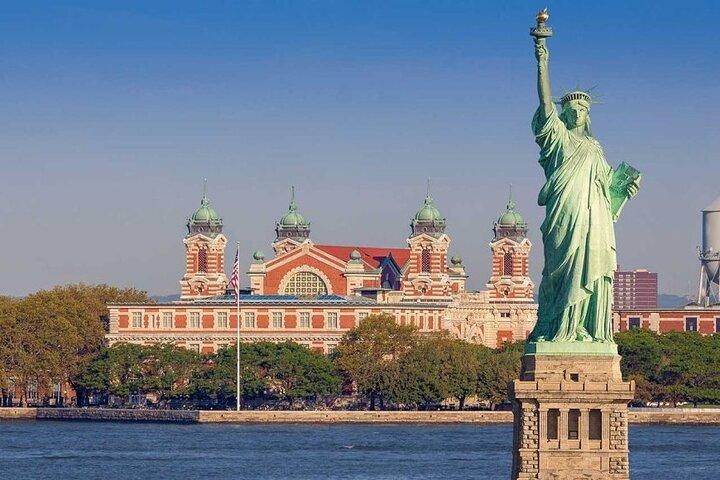 Brooklyn Bridge, Statue of Liberty and Manhattan Tour