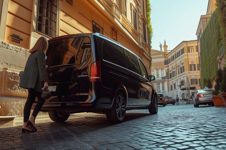 Civitavecchia to Rome and back - Private Roundtrip Transfer