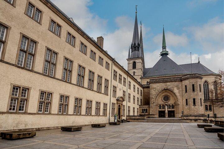 Luxembourg Scavenger Hunt & Highlights Self-Guided Walking Tour