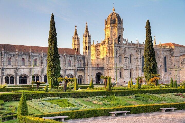Discover Lisbon: Complete Walking Tour with Belém & Sintra