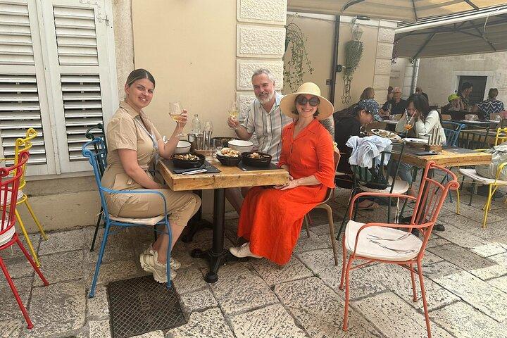 Private VIP Split Food Tour with Seafood, Wine and Local Bites