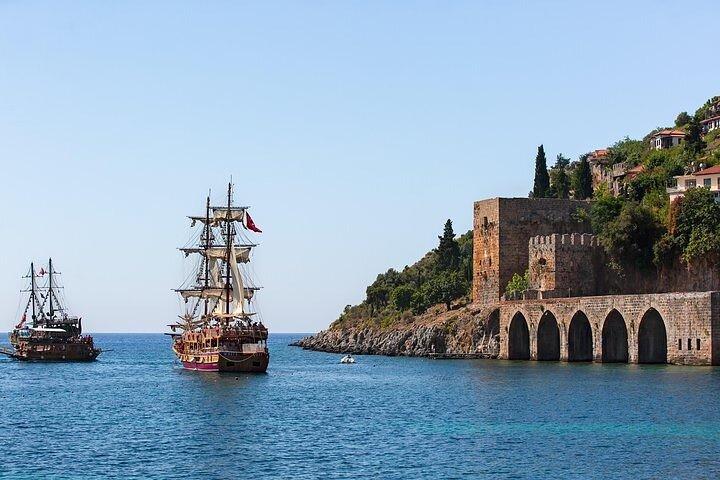 Alanya Pirate Boat Trip With Unlimited Drinks & Lunch