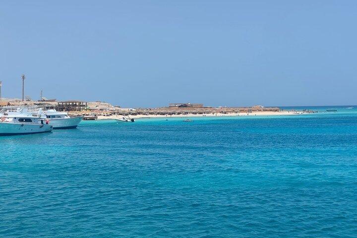 Full day trip by Luxury boat and Hula Hula Island
