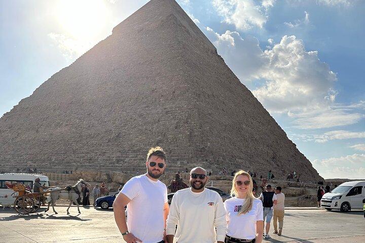 Private Half-day Tour to Giza Pyramids and Sphinx with Camel Ride and Lunch