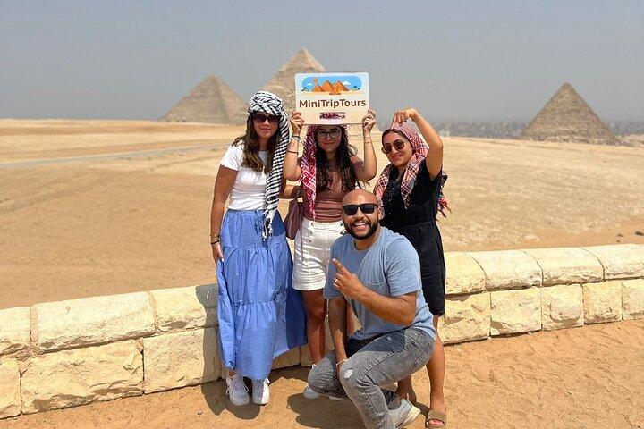 Private Half-day Tour to Giza Pyramids and Sphinx with Camel Ride and Lunch