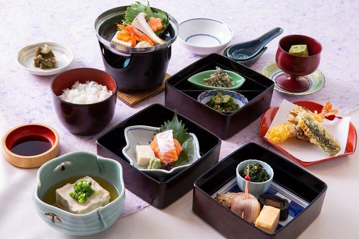 Maiko Night Performance with Kaiseki-style Kyoto cuisine Dinner