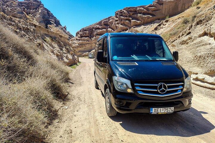 Santorini: Private Transfers From / To the Airport (JTR)