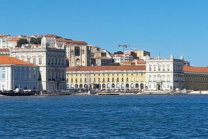 Lisbon: "Sunset" and "Day Tours" by boat, with drinks and Music.