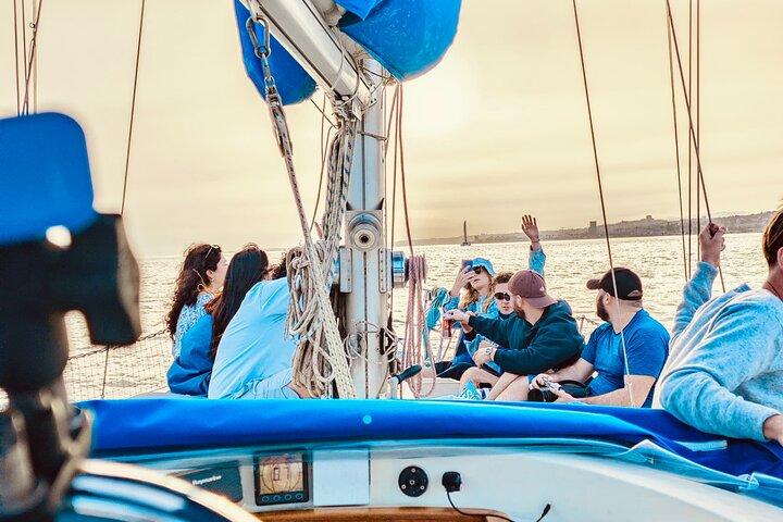 Guided day Sailboat Tejo River 2h Tour
