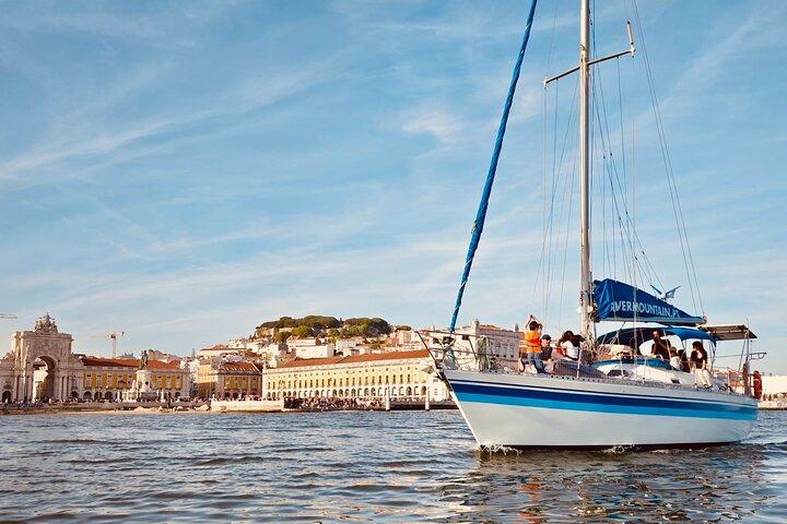 Guided day Sailboat Tejo River 2h Tour