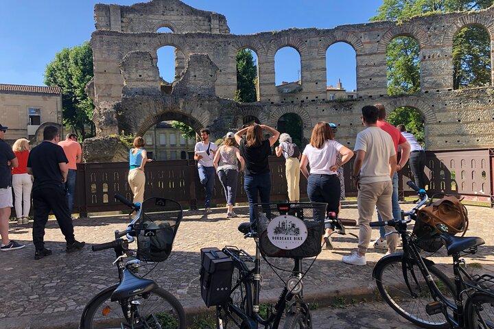 Bordeaux Essentials Sightseeing Bike Tour with a Local Guide