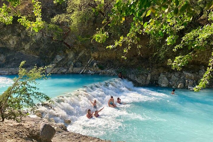 Guided Tolantongo Tour From Mexico City to Hot Springs and Caves