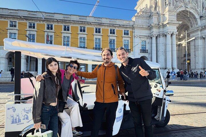 Tuk-Tuk Lisbon: Alfama, Viewpoints & Local Flavors
