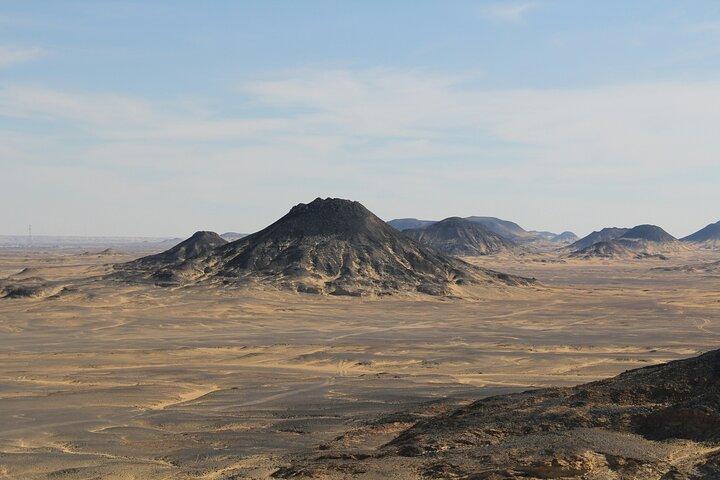 White Desert and Bahariya Oasis Day Tour with Safari from Cairo