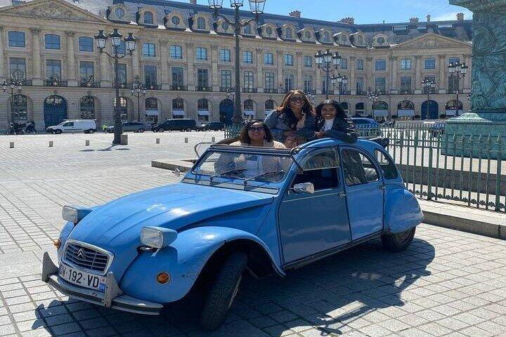 Best guided sightseeing tour in Paris by French vintage car
