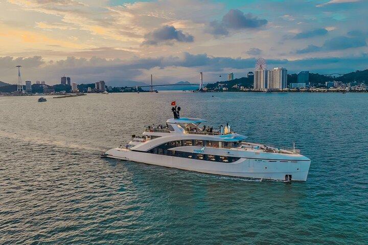 Sunset View, Dining & Harmony Performance on Ha Long Luxury Yacht