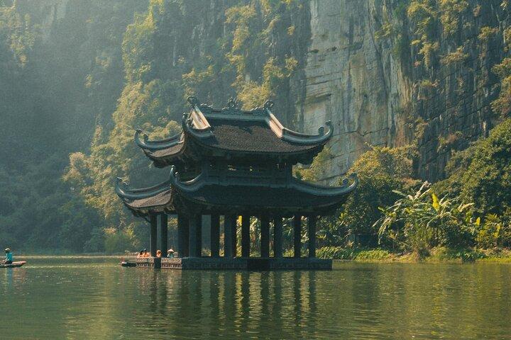 Hanoi: Luxury Day Trip to Bich Dong Pagoda and Trang An Grottoes