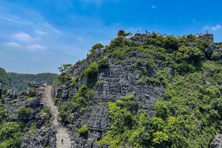 Luxury Private Day Tour: Hoa Lu, Tam Coc & Mua Caves from Hanoi