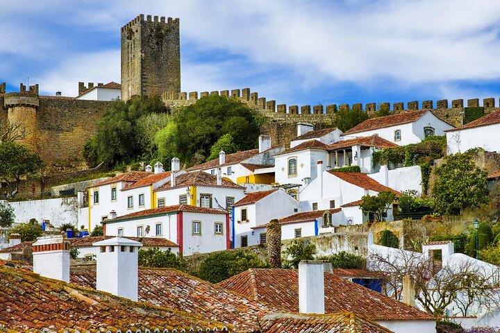 Private Transport Lisbon - Porto or Porto - Lisbon with 3 Stops