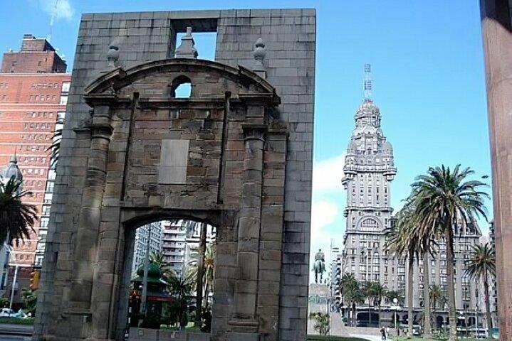 Montevideo Highlights Walking Tour with a Guide