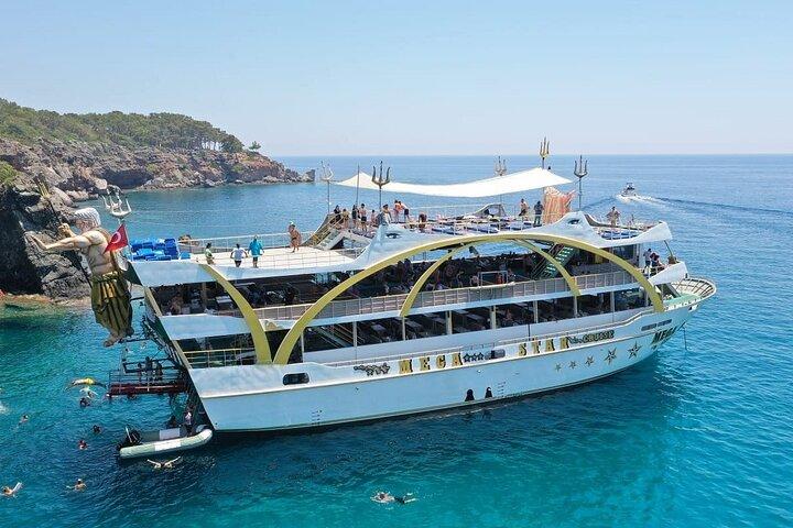 Mega Star Yacht Tour with Lunch, Foam Party & Transfer From Belek