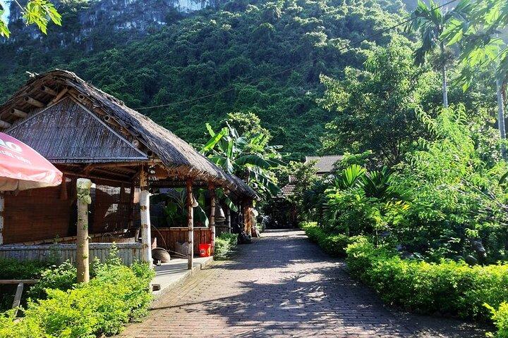 Lan Ha Bay Overnight Cruise: Cat Ba Island, Kayaking and Biking