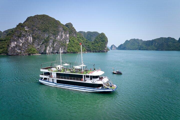 Gratiot Premium Cruise Full day Halong Bay Escape