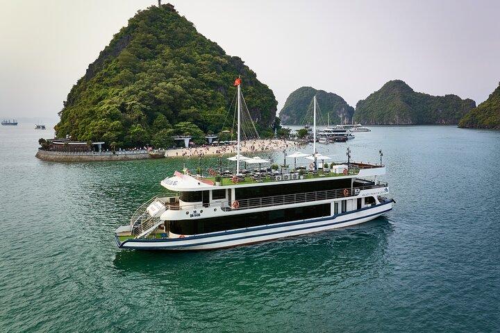Gratiot Premium Cruise Full day Halong Bay Escape