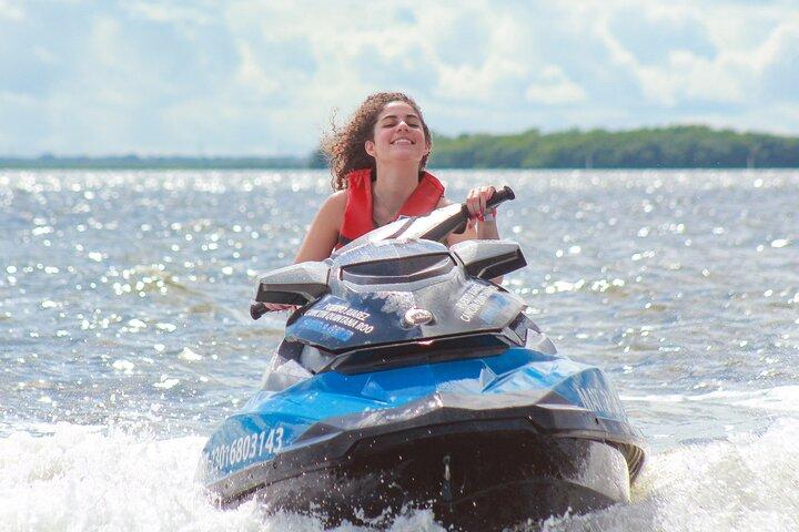 Cancun Lagoon: Wave Runner Ride