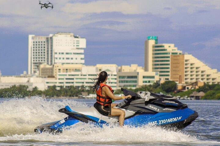 Cancun Lagoon: Wave Runner Ride