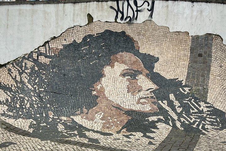 Lisbon Alfama Self-Guided City Walking Tour & Scavenger Hunt