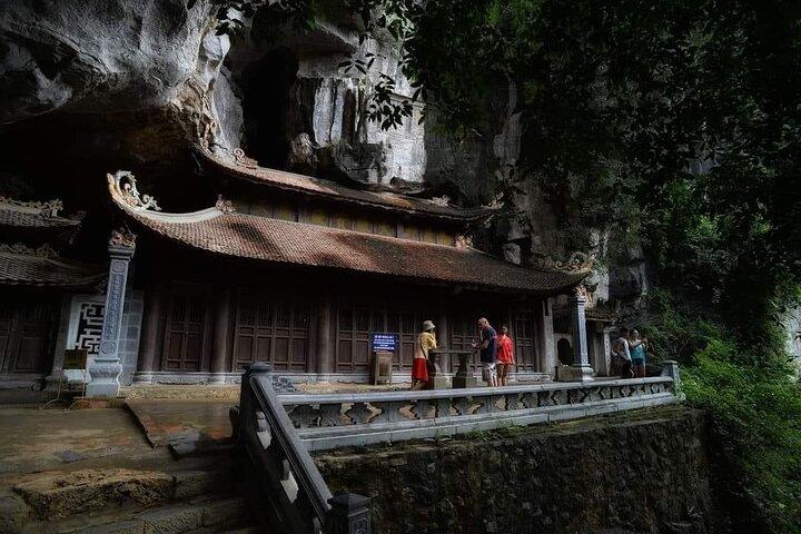 Scenic Ninh Binh: Bich Dong, Trang An Grottoes, Mua Cave & Hoa Lu