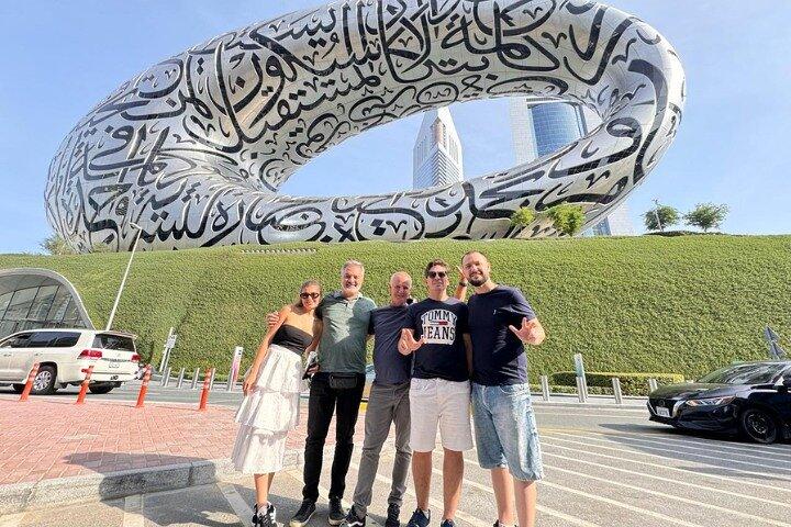Dubai Sightseeing Tour: Explore Old and Modern City