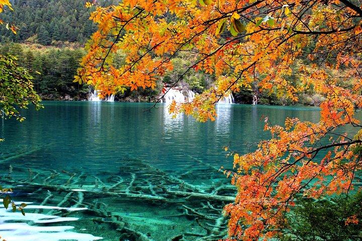 Private 2-Day Jiuzhaigou & Huanglong Tour by Train from Chengdu